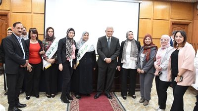 تكريم الأمهات المثاليات من العاملات بشركة مياه الاقصر