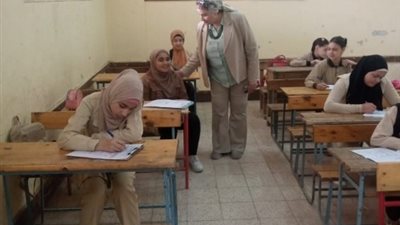 مدير تعليم القليوبية تتفقد سير الامتحانات بمدارس قليوب