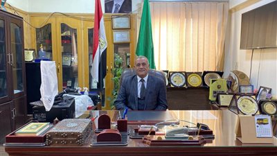 تصوير ورقه امتحان الجبر والاحصاء داخل لجان الاعدادية بالدقهلية