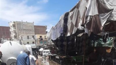 تطهير خط الطرد بمنطقة سوق الجمعة في الإسماعيلية