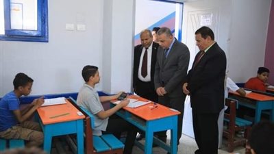 محافظ سوهاج يتفقد لجان امتحانات الشهادة الإعدادية