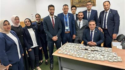 جمارك مطار برج العرب الدولي تضبط تهريب كمية من النقد المصري