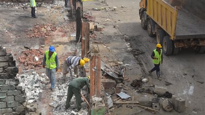 بني سويف تواصل رفع مخلفات حريق معرض شباب مصر