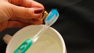 طرق تلميع الذهب والفضة بمكونات متاحة في مطبخك