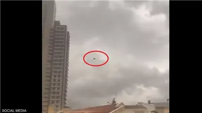 صدق او لا..بسبب الرياح اريكة تطير فى السماء