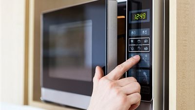 10 استخدمات رائعة للميكروويف