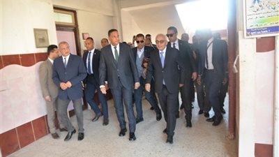 وزير التعليم ومحافظ الدقهلية يتفقدان لجان الشهادة الإعدادية