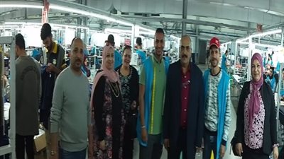 القوى العاملة تتفقد شركة بالإسماعيلية للاطمئنان على أوضاع العمال