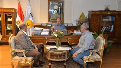 محافظ أسيوط يشدد على انتهاء الأعمال بمشروعات تبطين وتأهيل الترع