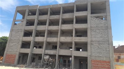 رئيس مركز الطود جنوب الأقصر يتفقد الإنشاءات التعليمية