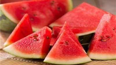 علامات تكشف بسهولة هل البطيخ الذى ستشتريه محقون ام لا !