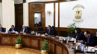 مدبولي يتابع مقترحات مشروع تطوير الهوية البصرية للطريق الدائري
