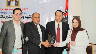 تكريم مشروعات تخرج طلاب الإذاعة والتليفزيون بقسم الإعلام بآداب ال
