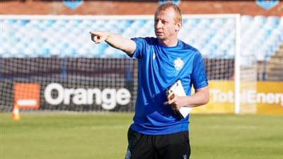 قلقان علي مصيرة. بدأ التدريب في 2014.. سفين فاندنبروك مدرب الوداد