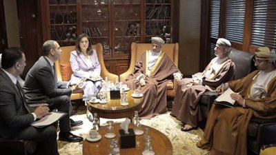 السعيد تبحث سبل التعاون مع وزيرالماليةورئيس جهازالاستثمار العماني