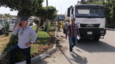 رفع 80 طن قمامه ومخلفات صلبة وزراعه بالمنطقة الصناعية بجمصه