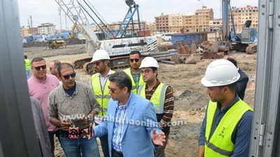 رئيس جامعة دمياط يتفقد مشروعات المستشفيات الجامعية