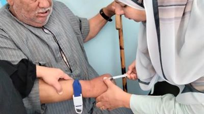 جامعة السادات تنظم قافلة طبية بقرية 
