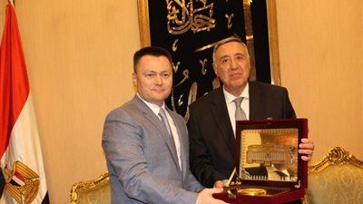 النائب العام الروسي في زيارة للمحكمة الدستورية العليا