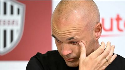 بالدموع إنييستا يودع الدورى اليابانى