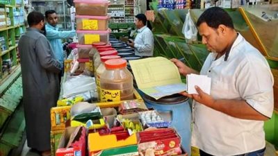 تحرير 9 محاضر تموين عدم إعلان عن الأسعار بسوهاج..صور