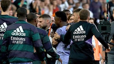 رابطة الدوري الإسباني : سنواجه العنصرية بخصم النقاط