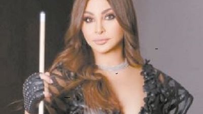 سخرية إلكترونية من ملابس أحمد سعد