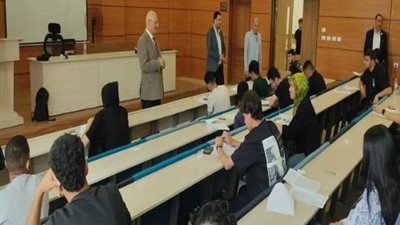 سوسة يجري حوارات ودية مع الطلاب حول الإمتحانات بجامعة بنهاالأهلية