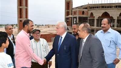 محافظ جنوب سيناء يتفقد الأعمال الإنشائية لمسجد الصديق بنويبع