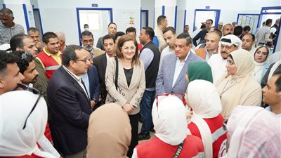 وزيرة التخطيط تتفقد وحدة الرعاية الأولية بقريةالخروبة بالشيخ زويد