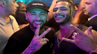 الفنان محمد رمضان يلتقي نيمار في موناكو