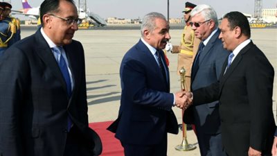 رئيس الوزراء يستقبل نظيره الفلسطينى بمطار القاهرة