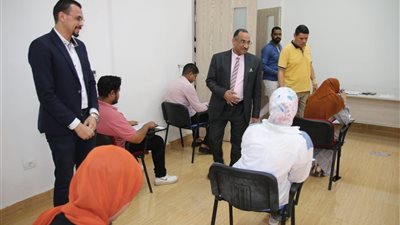 رئيس جامعة طيبة التكنولوجية بالأقصر يتابع سير امتحانات اَخر العام