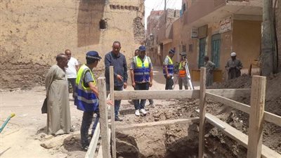رئيس مركز الطود يتفقد أعمال مشروعات المياه والصرف الصحى