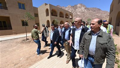 وزير الإسكان ومحافظ جنوب سيناء يزوران دير سانت كاترين