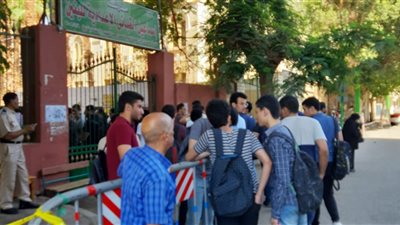 ارتياح بين طلاب الثانوية باسيوط لسهولة امتحان الاقتصاد