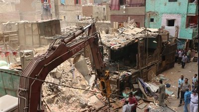 استكمال إزالة المناطق العشوائية بالشرابية ومصر القديمة