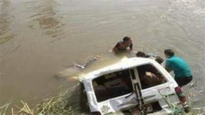 انقلبت سيارة الزفة في الترعة .. نجاة العروسة ومصرع العريس