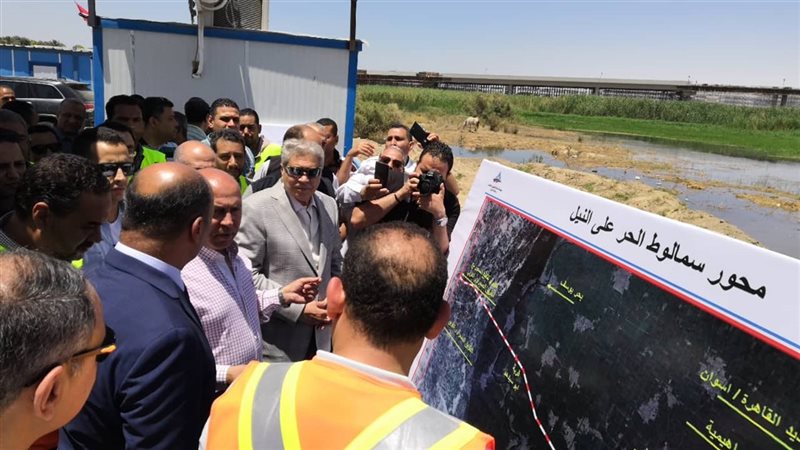 وزير النقل فى زيارة