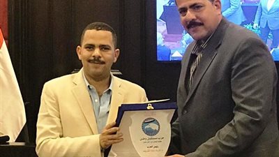 رئيس حزب مستقبل وطن يكرم أمين العمال ببورسعيد