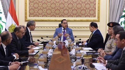 رئيس الوزراء يعقد اجتماعاً لمتابعة توافر السلع بالأسواق وأسعارها