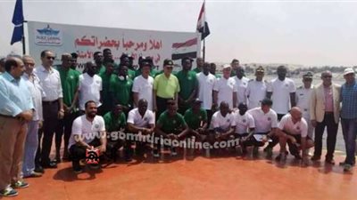 الفريق مميش يلتقي المنتخب النيجيري أثناء ابحاره بقناة السويس ..صور