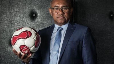 رئيس الاتحاد الأفريقي لكرة القدم يصل القاهرة قبل انطلاق أمم أفريقيا