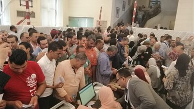 توافد تجار الإسكندرية للادلاء باصواتهم