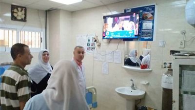 بالصور .. شاشات تليفزيون تخفيفا على مرضى الغسيل الكلوي بمبرة أسيوط