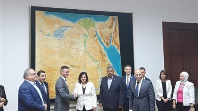 محرزتبحث مع كبري الشركات الدانماركية انشاء مزرعة نموذجية للجمبري في مصر