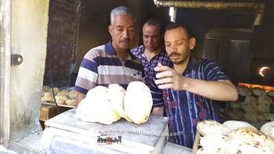 كمال إبراهيم يفاجئ مخابز قري الوادى الجديد بالمحاضر