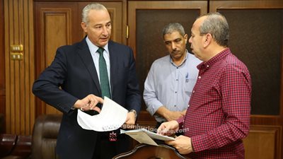 محافظ كفرالشيخ يناقش استعدادات بطولة كأس الأمم الافريقية بوضع شاشات عرض بالأندية ومراكز الشباب بالمجان