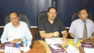 عميد كلية العلوم ببورسعيد يشاهد مناقشة مشاريع التخرج للمستوى الرابع
