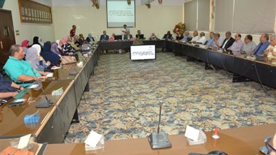 جامعة أسيوط تبحث سبل الاستفادة من خبرات العلماء المتميزين العاملين بالخارج